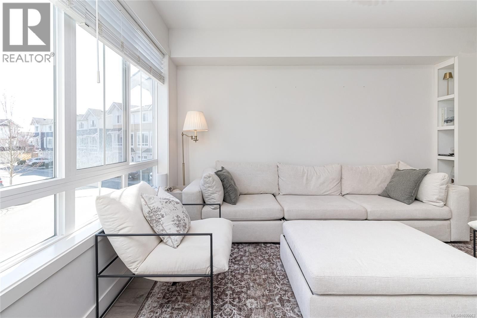 18 - 370 LATORIA BOULEVARD Image 10