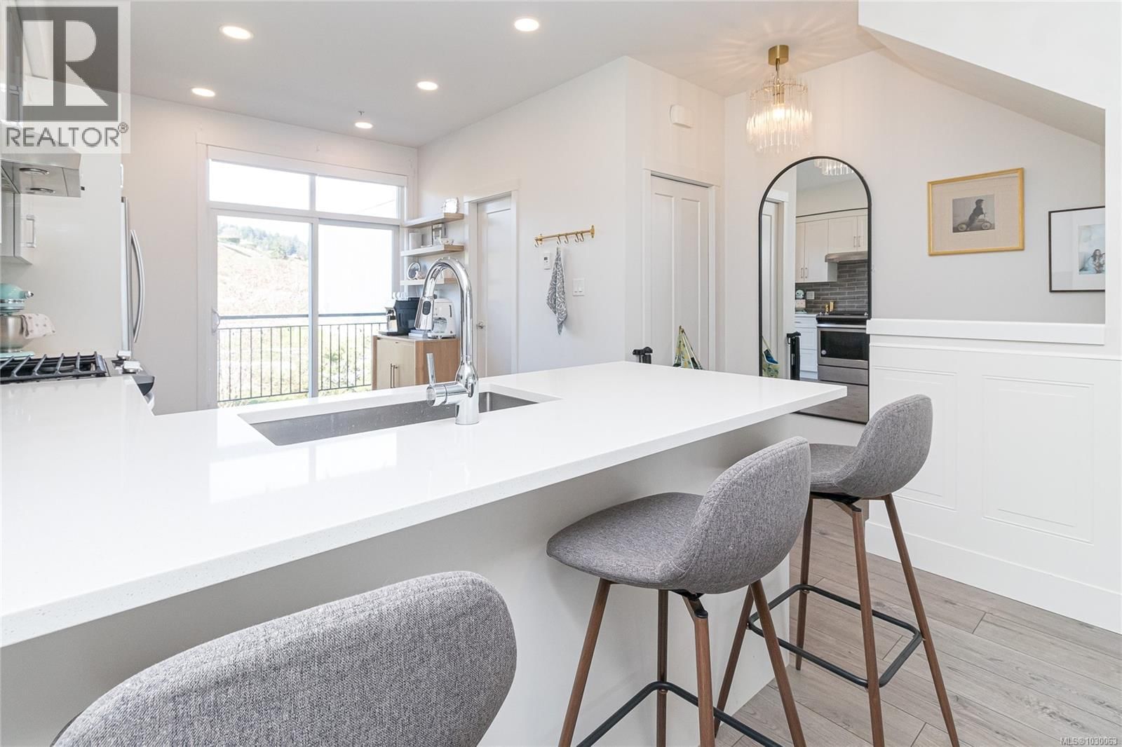 18 - 370 LATORIA BOULEVARD Image 12