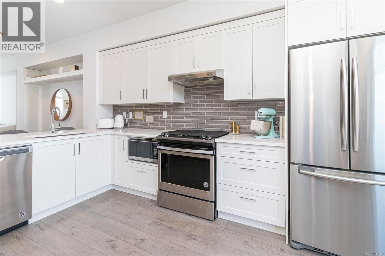 18 - 370 LATORIA BOULEVARD Image 13