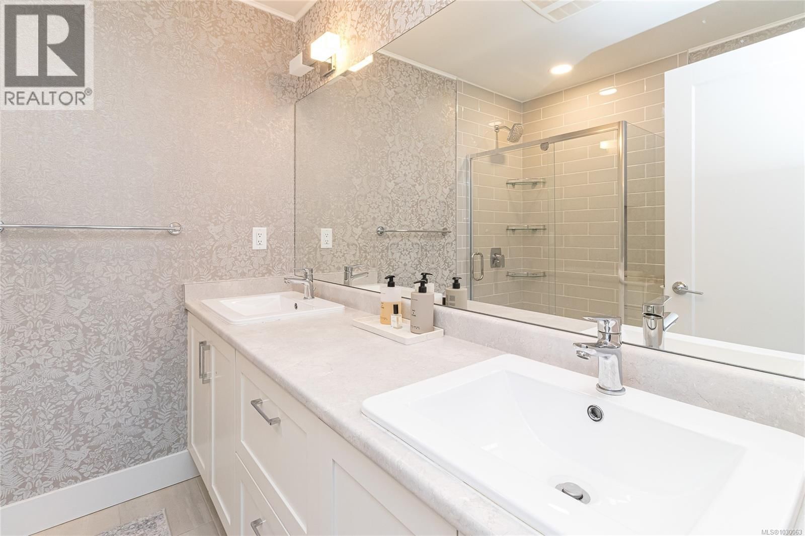 18 - 370 LATORIA BOULEVARD Image 15