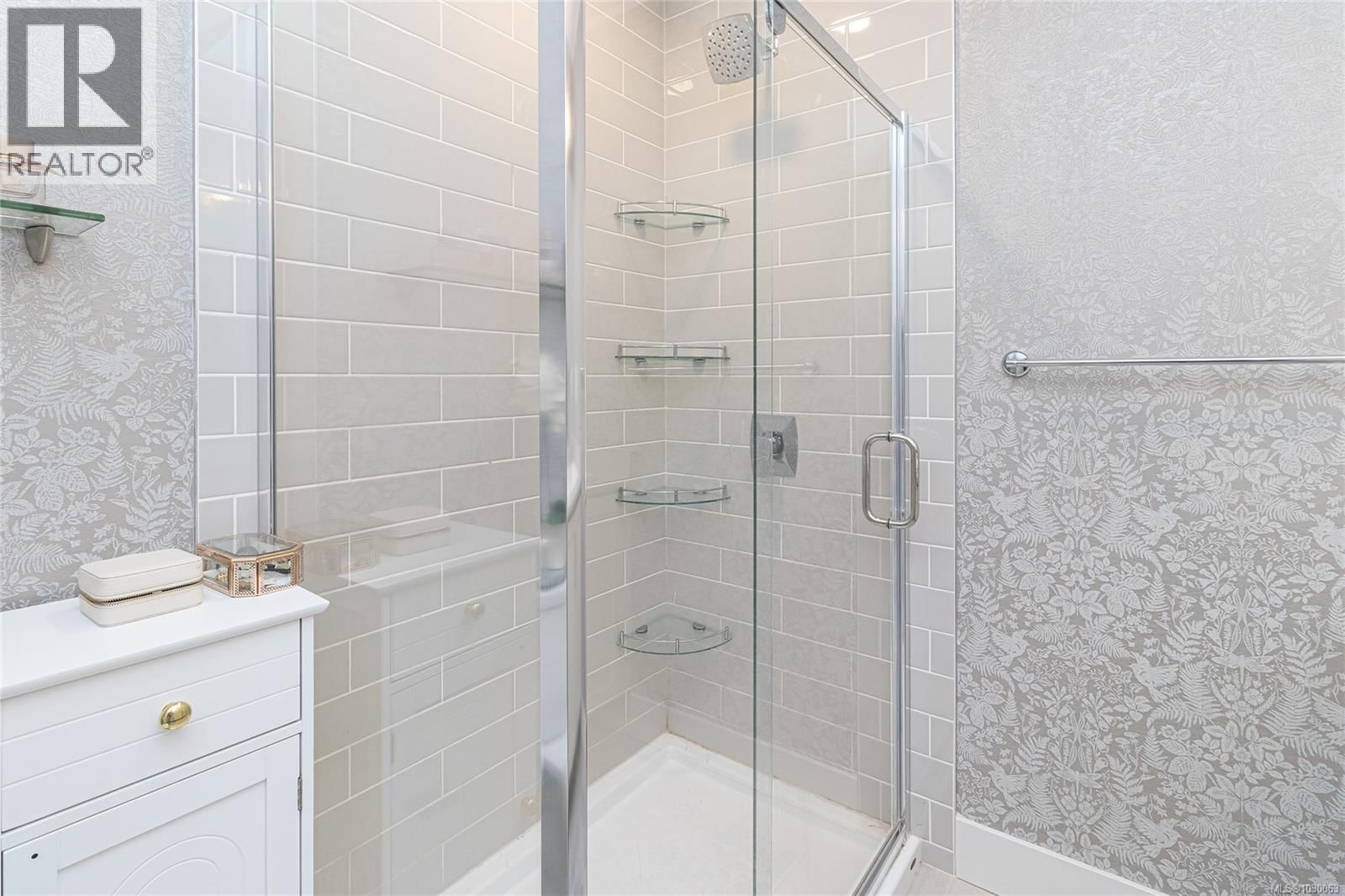 18 - 370 LATORIA BOULEVARD Image 16