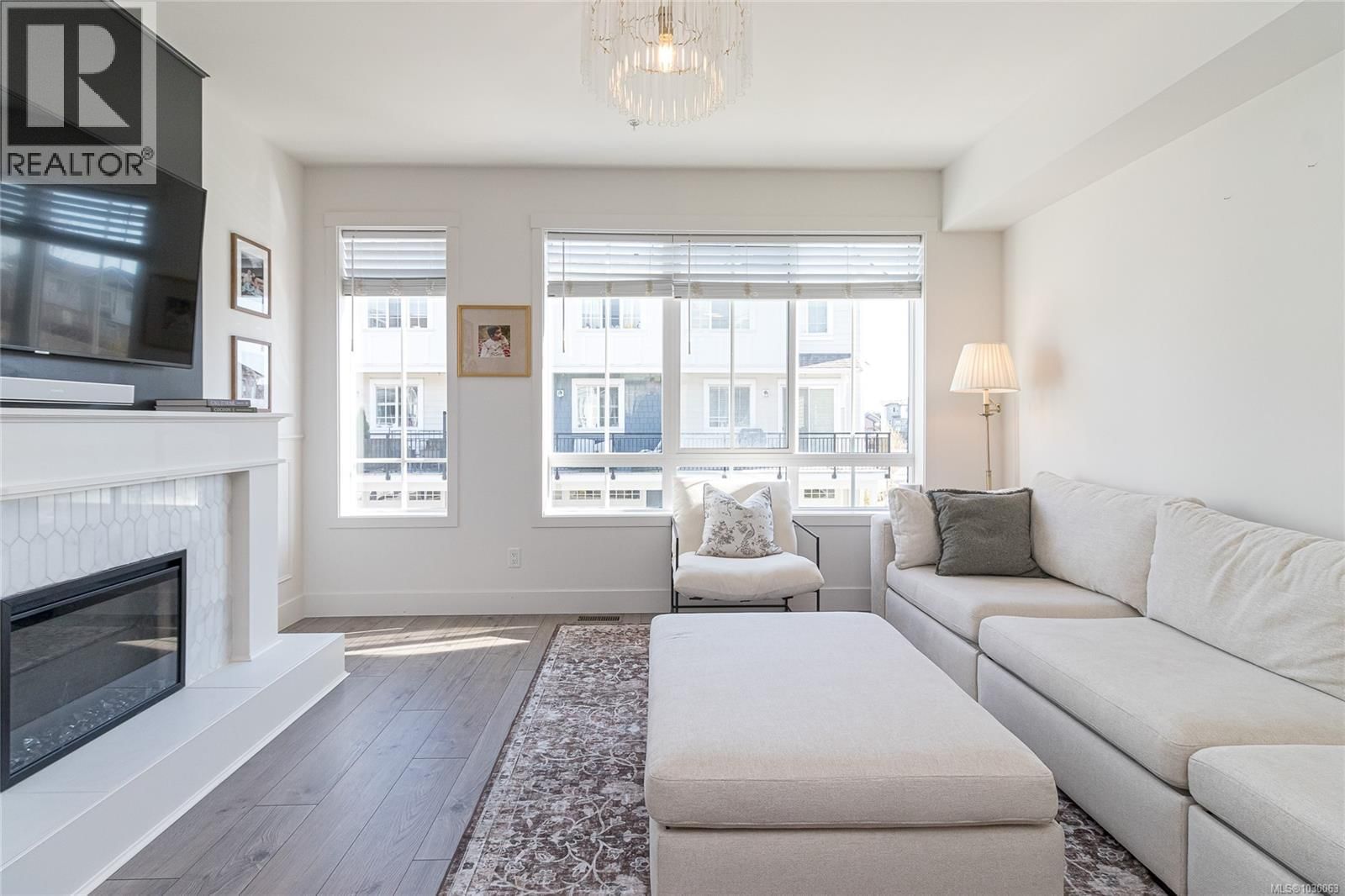 18 - 370 LATORIA BOULEVARD Image 7