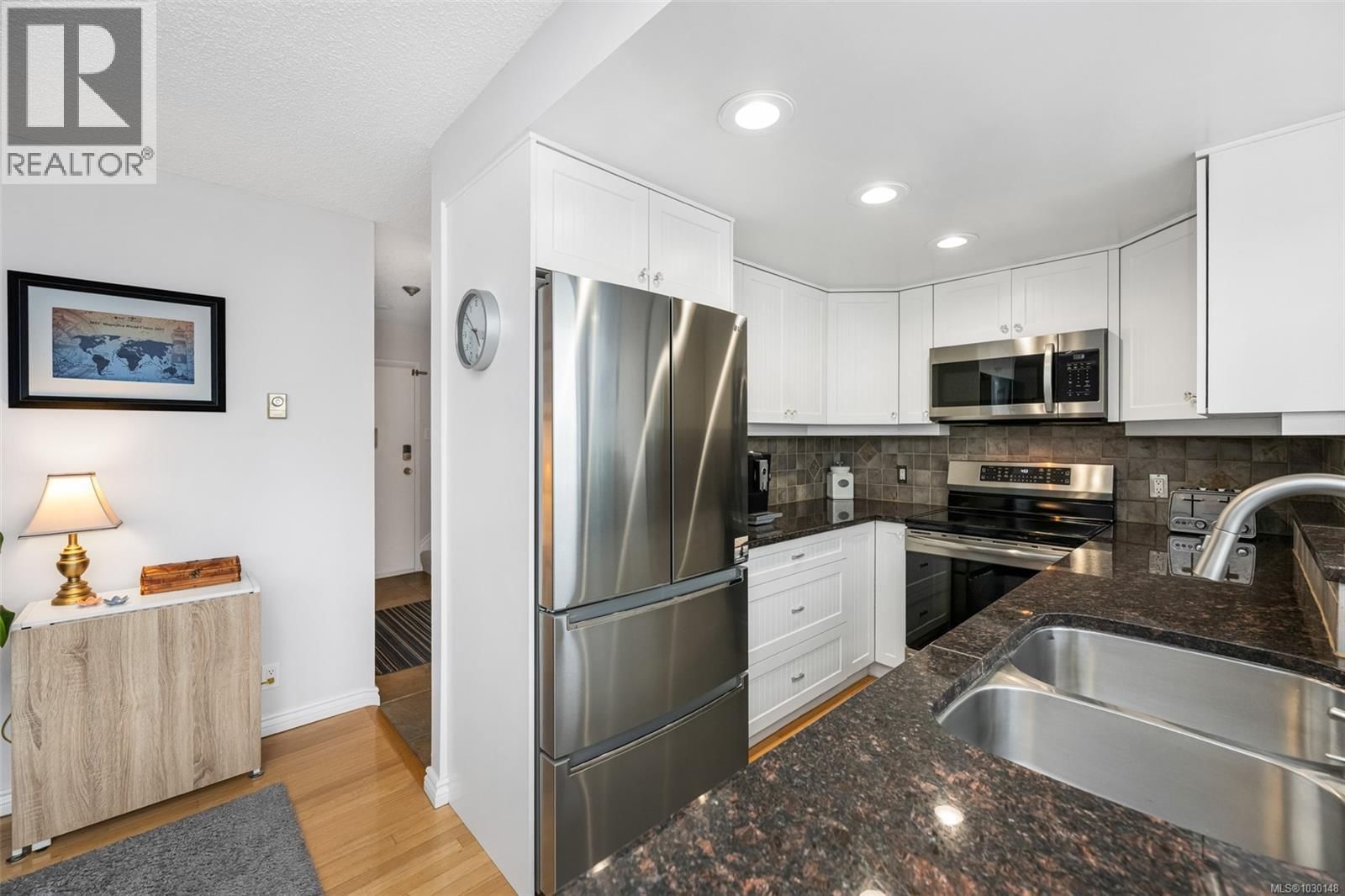 805 - 819 BURDETT AVENUE Image 17