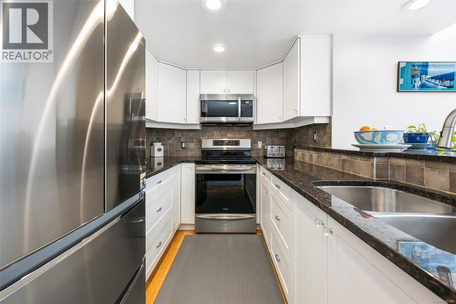 805 - 819 BURDETT AVENUE Image 18