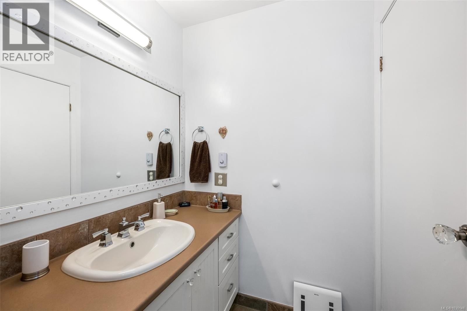 805 - 819 BURDETT AVENUE Image 23