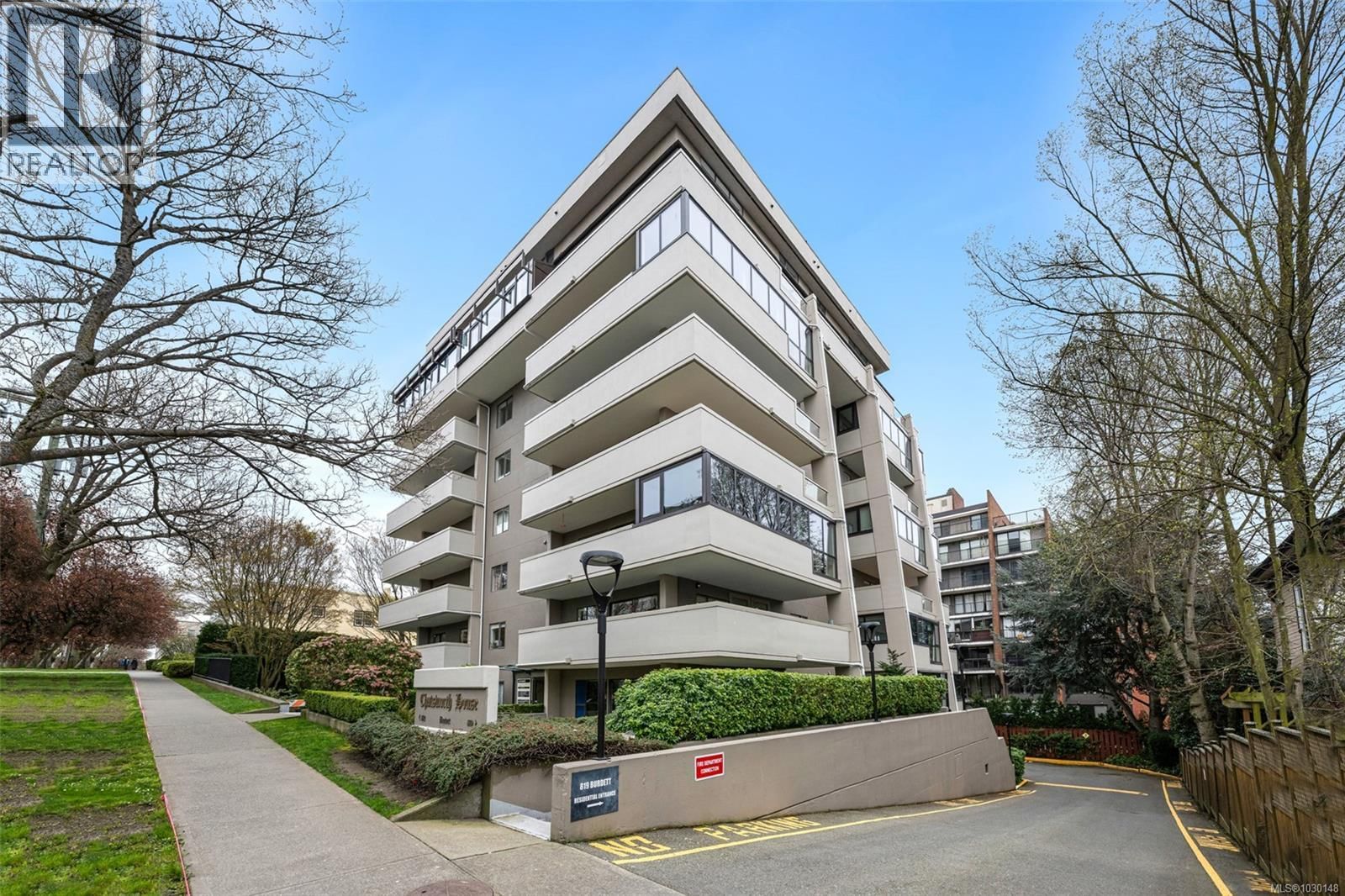 805 - 819 BURDETT AVENUE Image 31