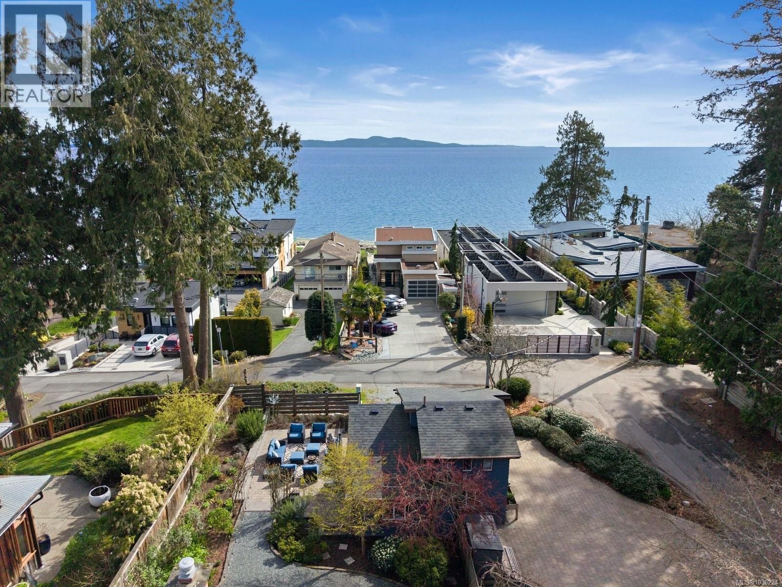 5165 Cordova Bay Road property photo