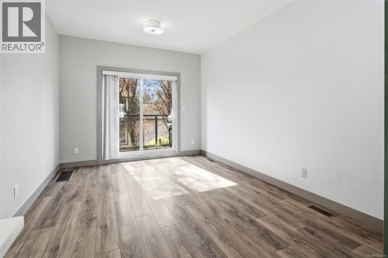 103 - 687 STRANDLUND AVENUE Image 11