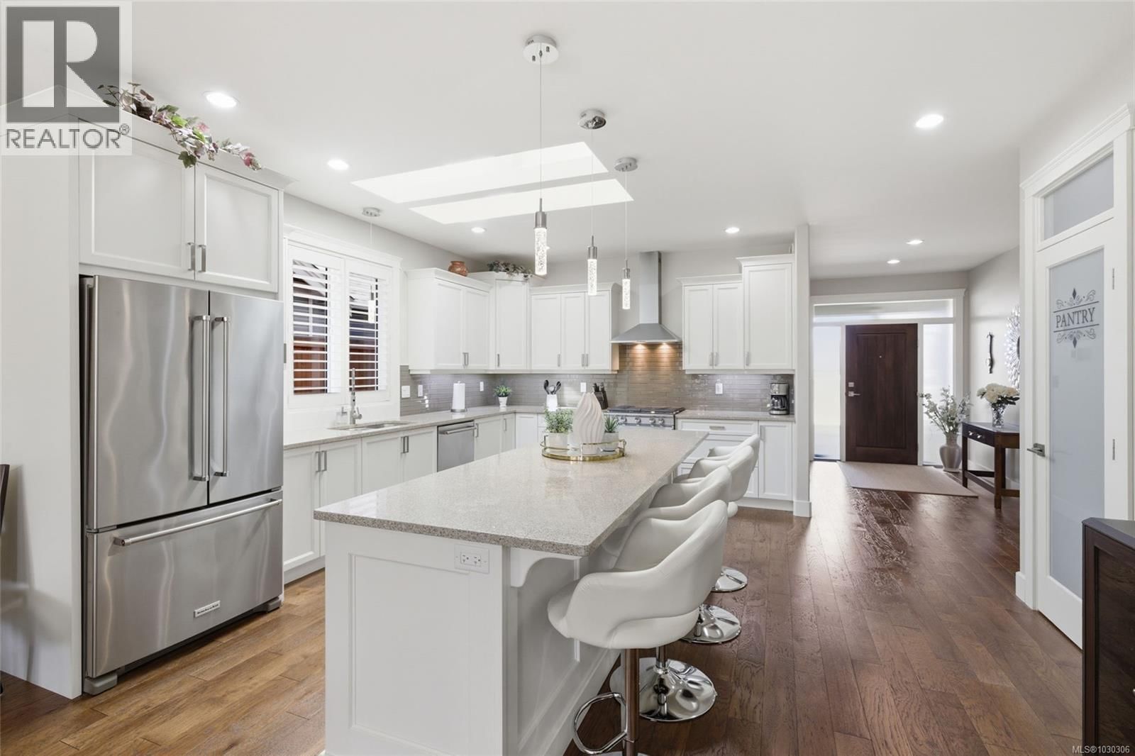 158 SKYLARK AVENUE Image 6