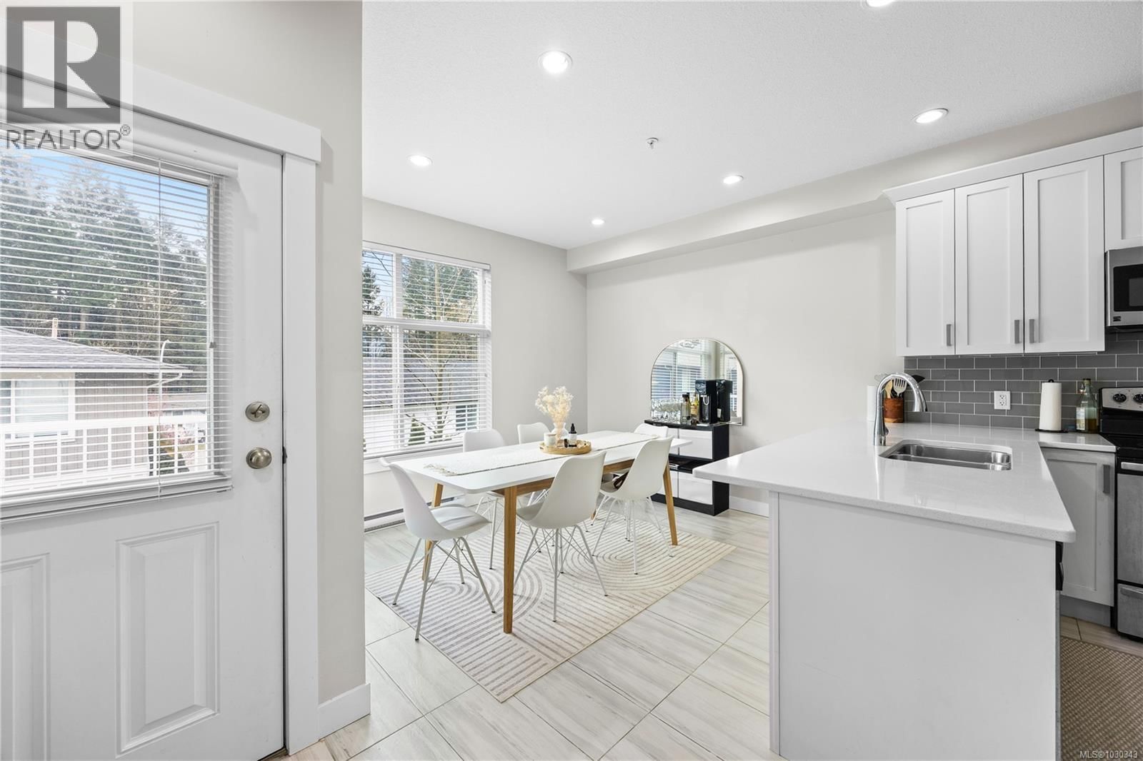 135 6057 Doumont Road property photo