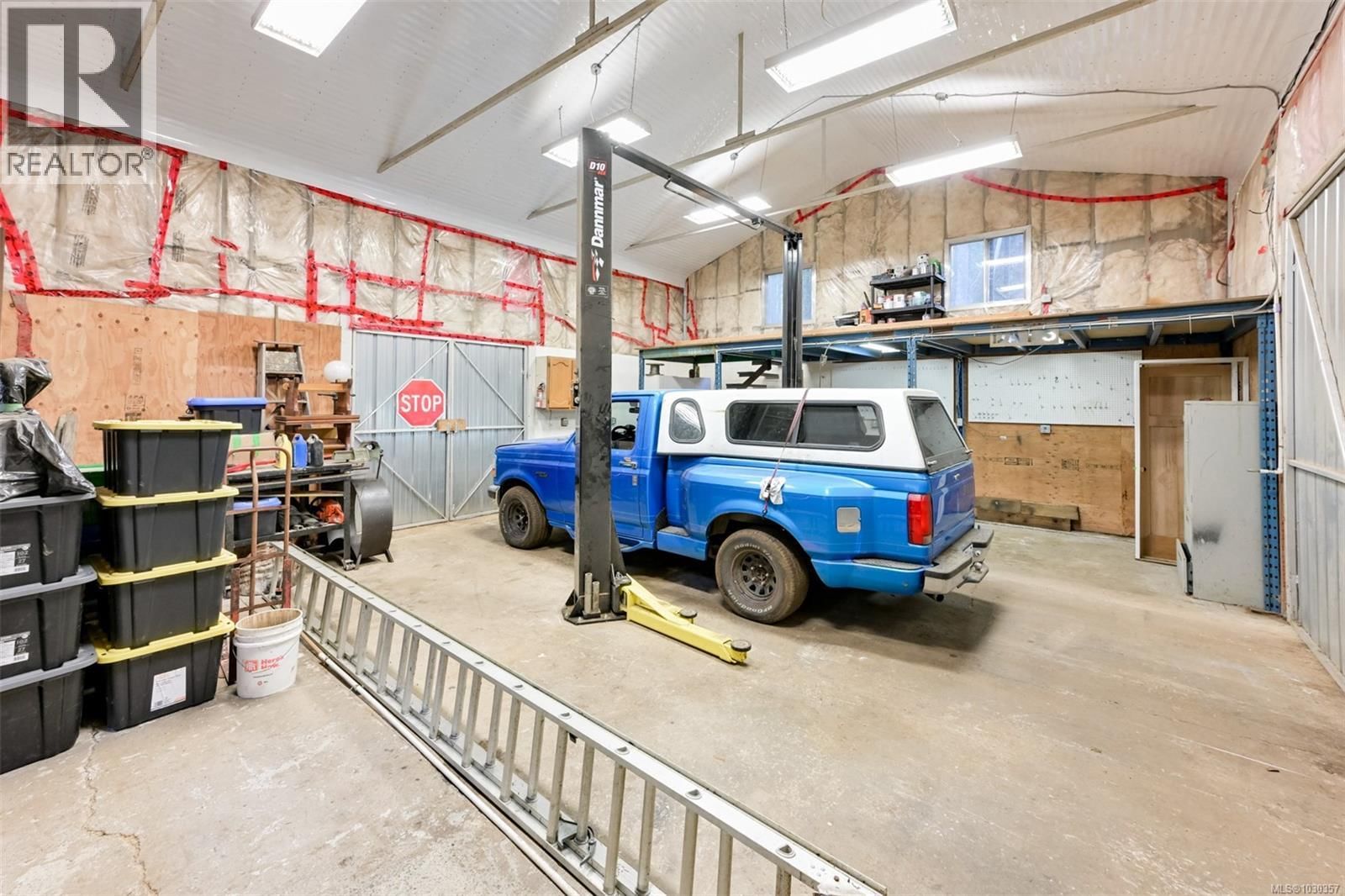 2783 WOODHAVEN ROAD Image 45