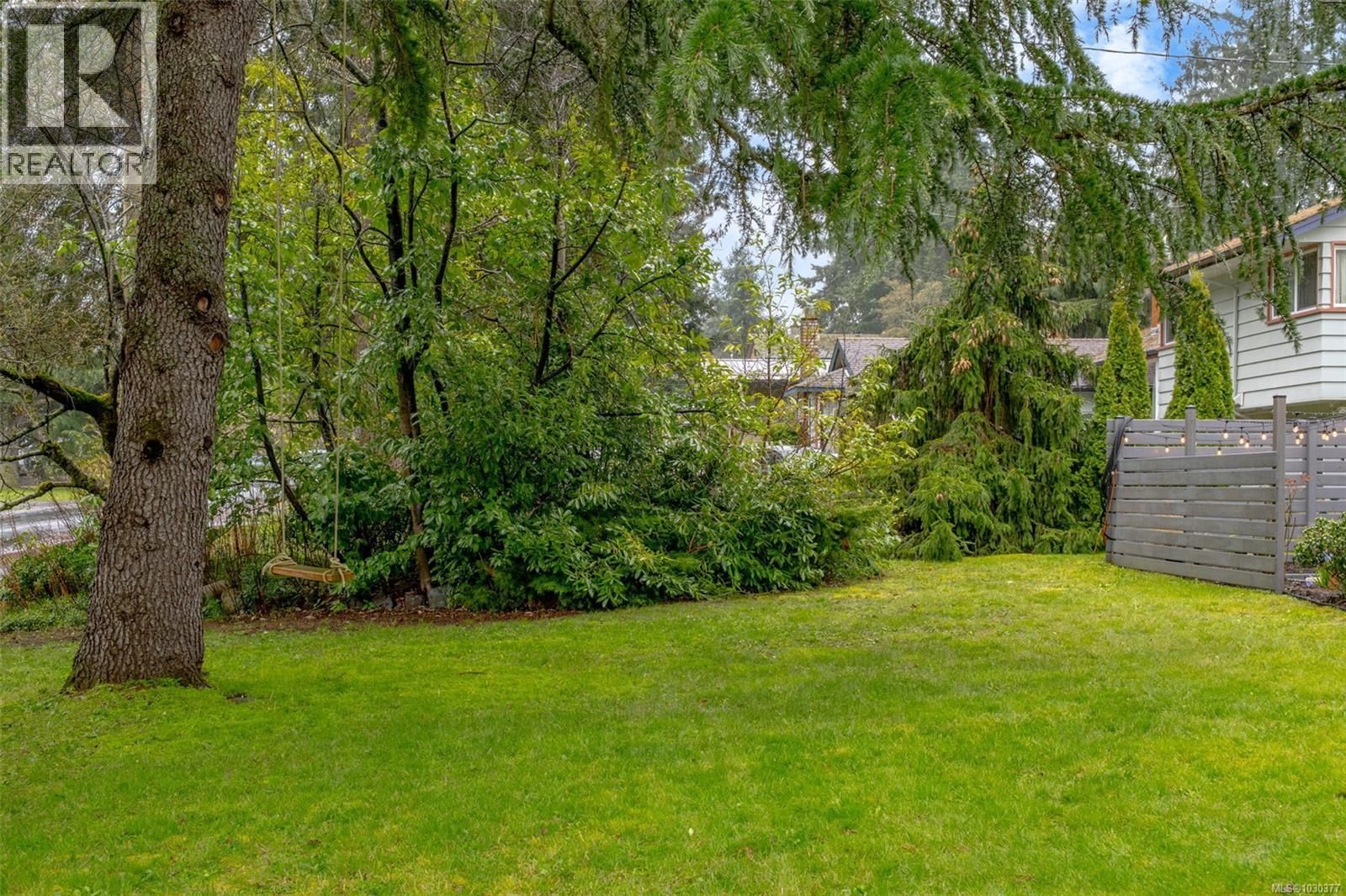 2445 HOLYROOD DRIVE Image 53