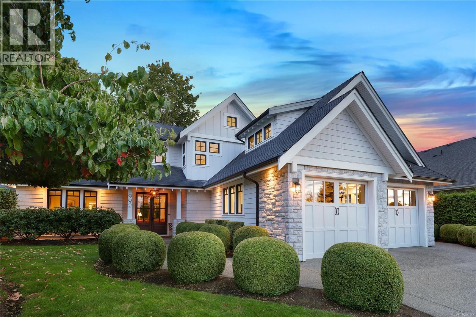 992 Bluffs Drive