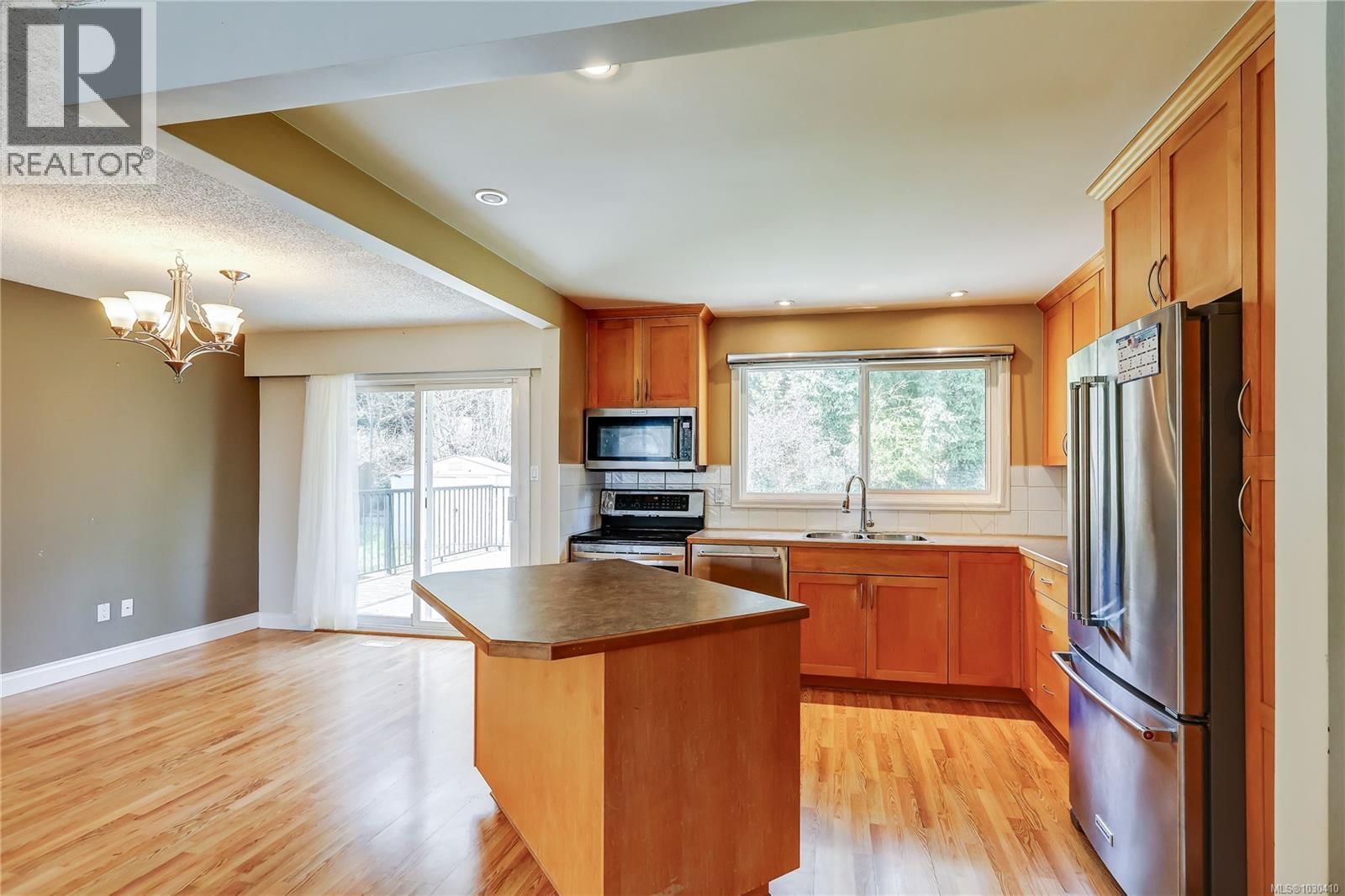 785 Parkview Drive property photo