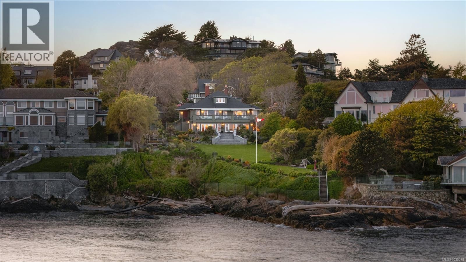 261 King George Terrace, Oak Bay, British Columbia V8S 2J8