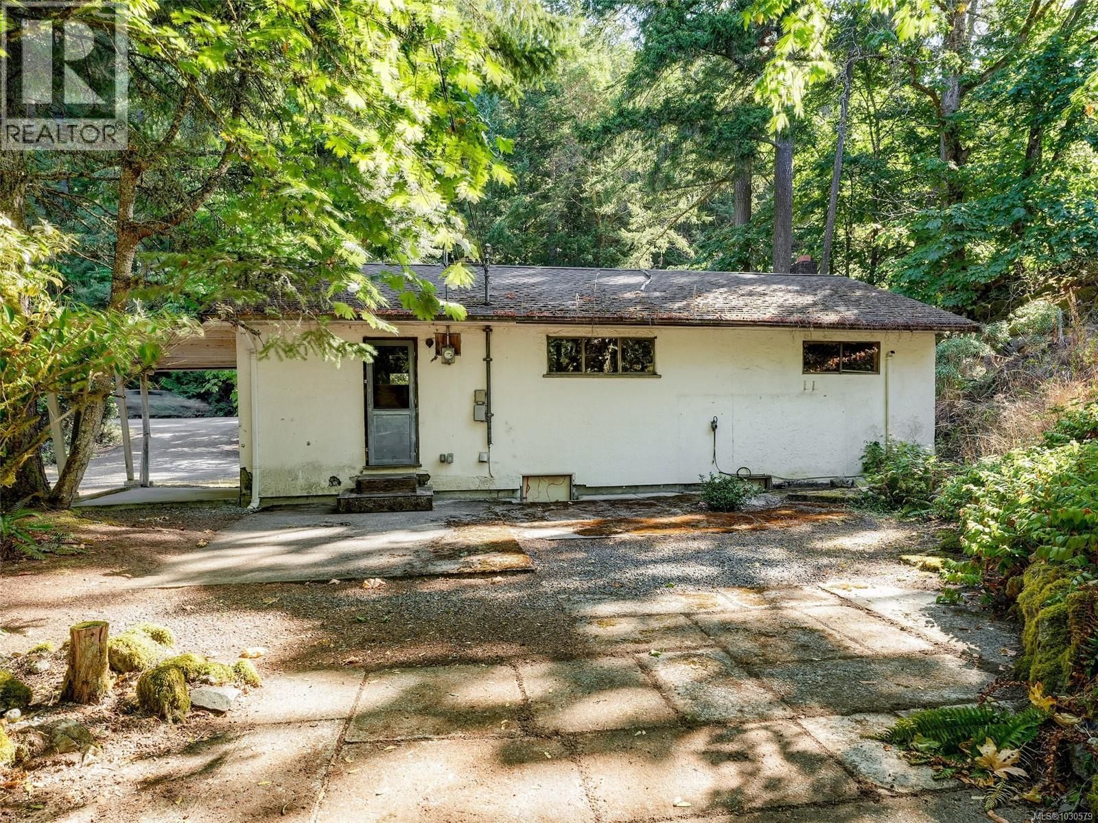 5142 West Saanich Road property photo