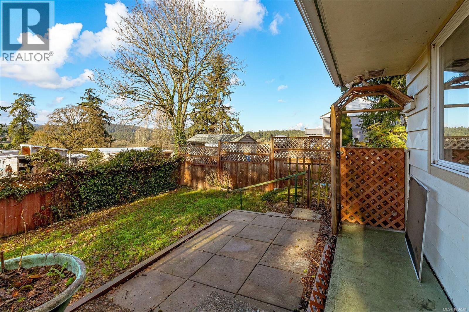 4040 HOLLAND AVENUE Image 42