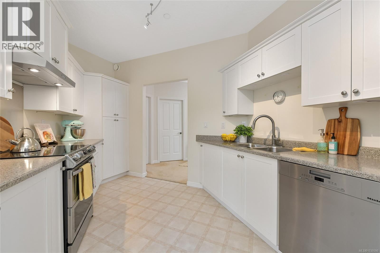 302 - 9870 SECOND STREET Image 13