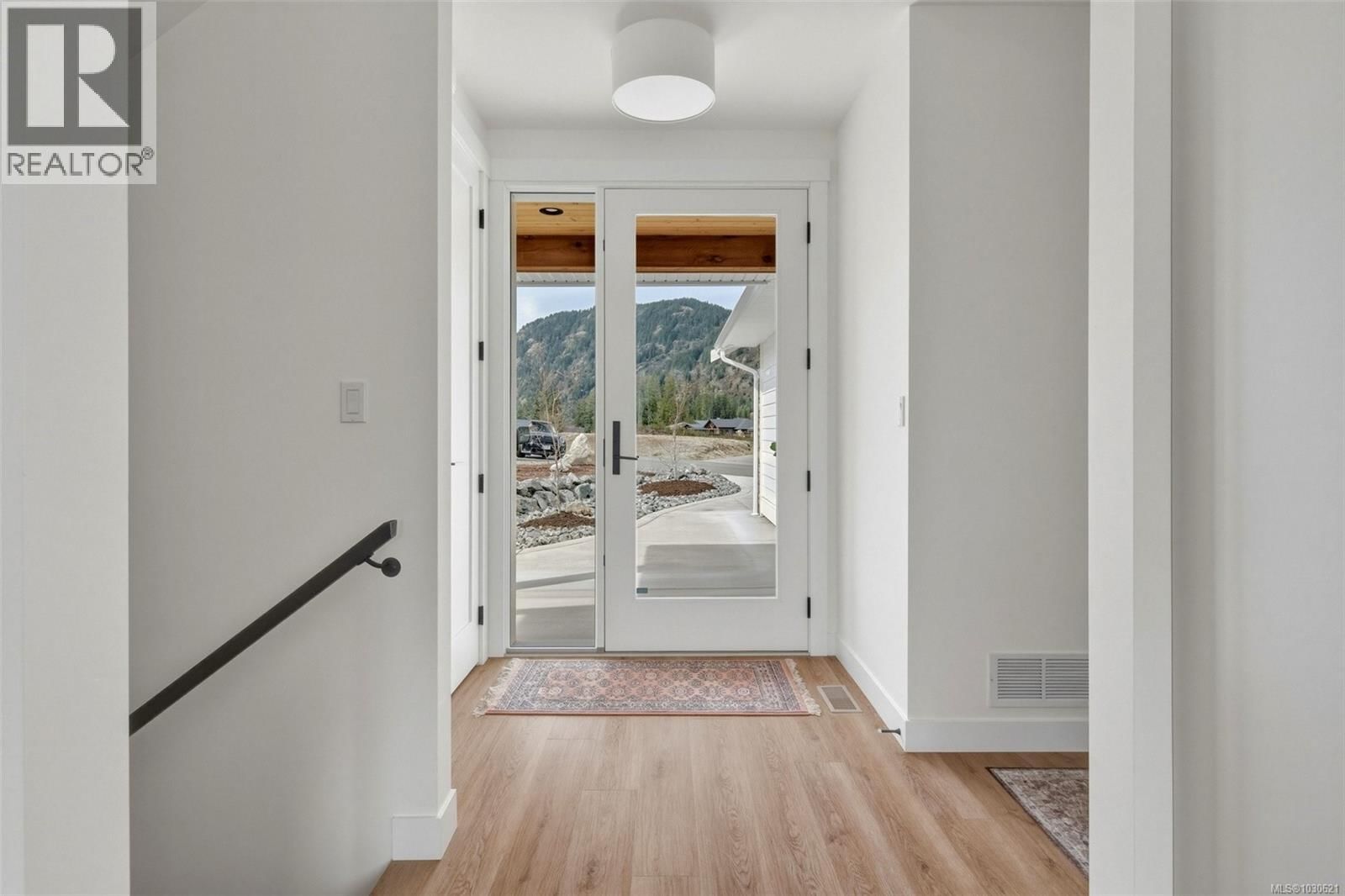 9386 Lakefront Rise property photo