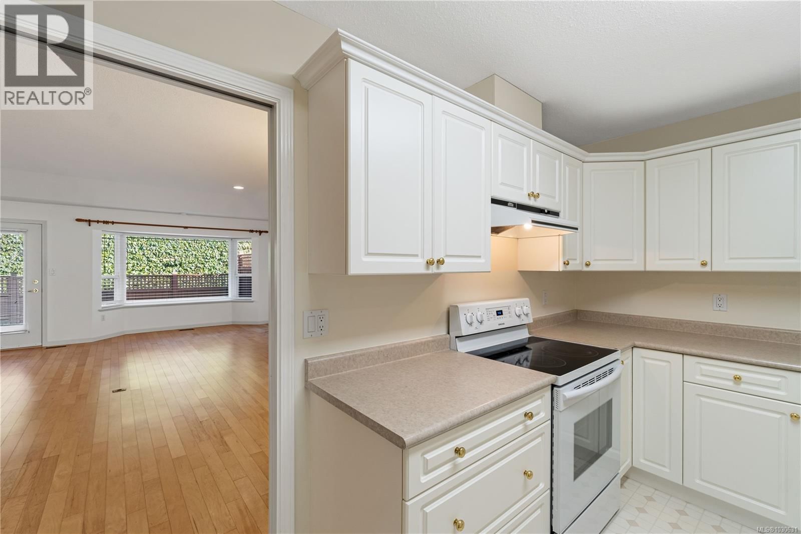 1 - 850 ARBUTUS STREET Image 10