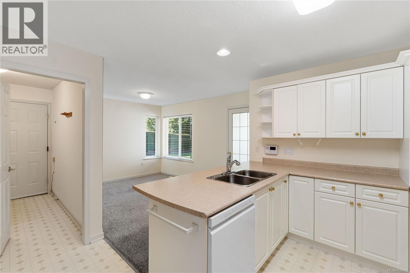 1 - 850 ARBUTUS STREET Image 3