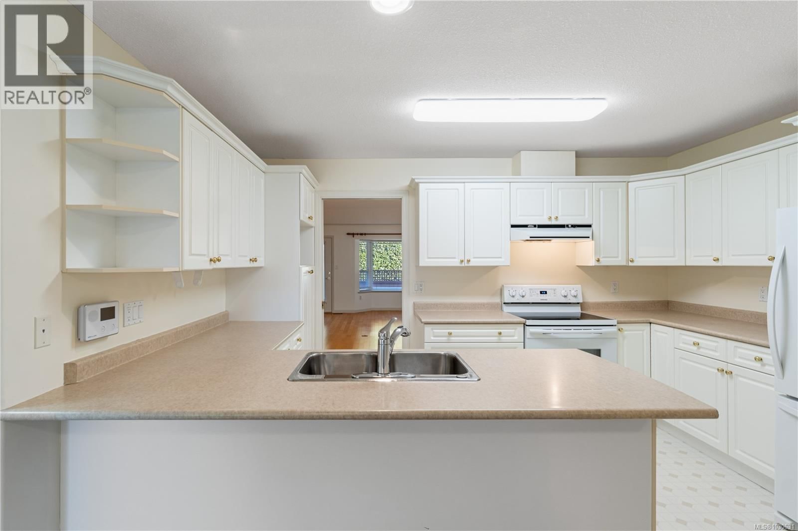 1 - 850 ARBUTUS STREET Image 7