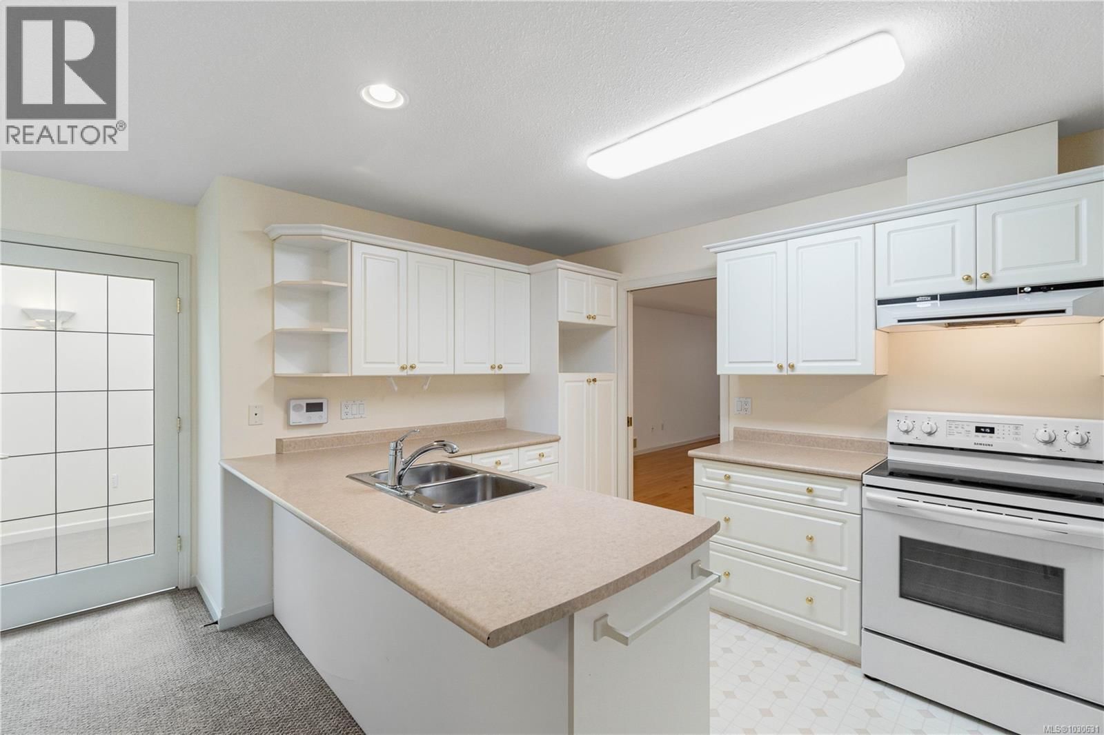 1 - 850 ARBUTUS STREET Image 8