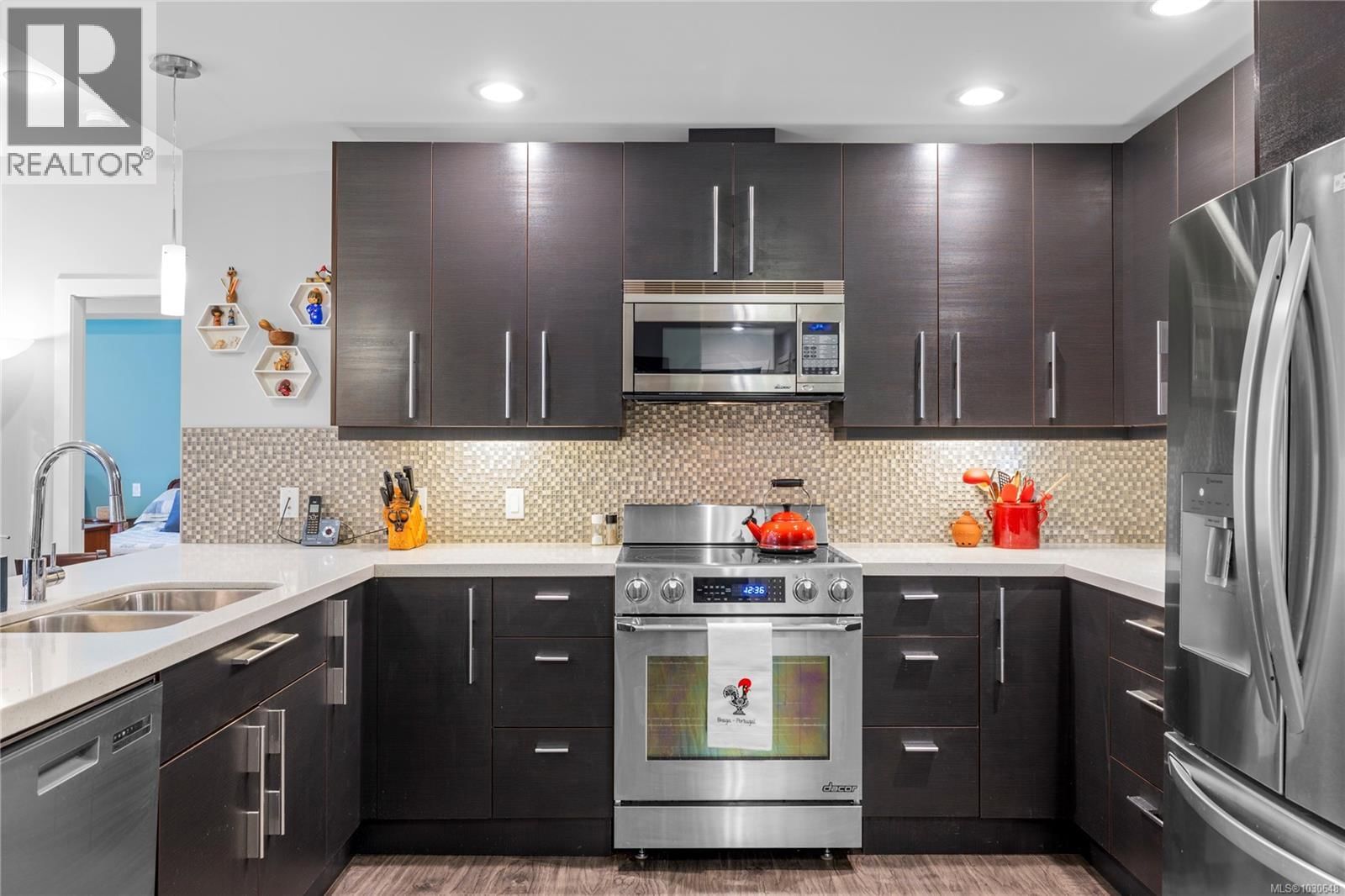 100 439 College Road property photo