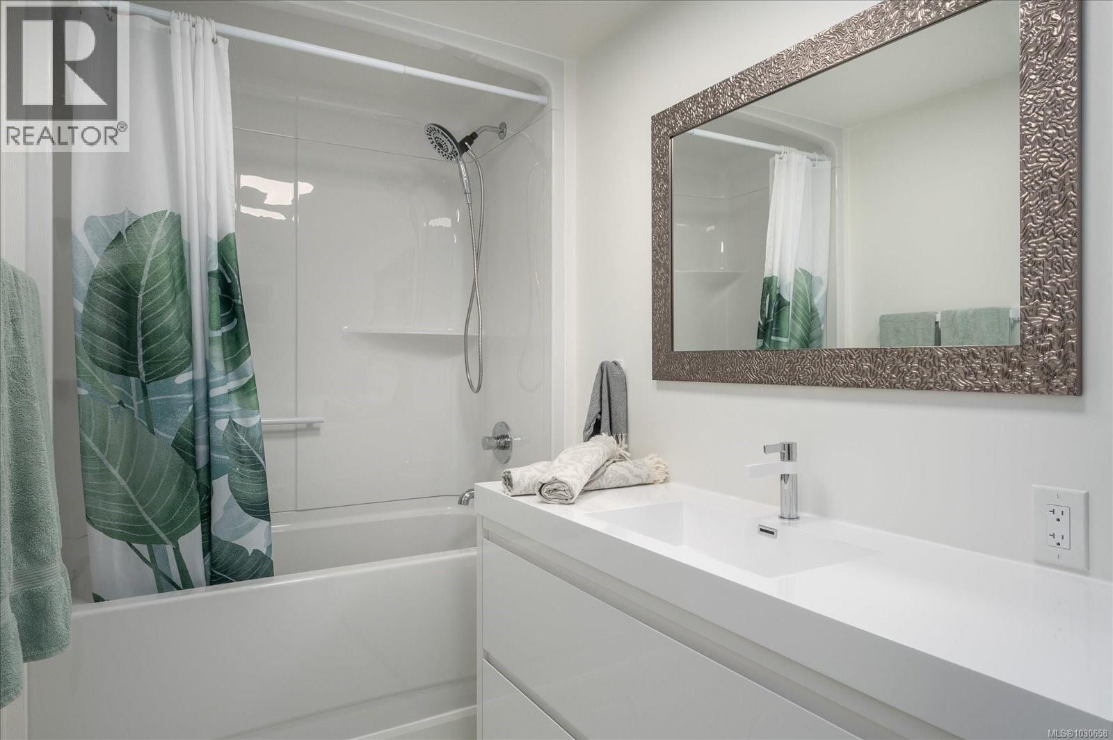 11041 CHEMAINUS ROAD Image 36