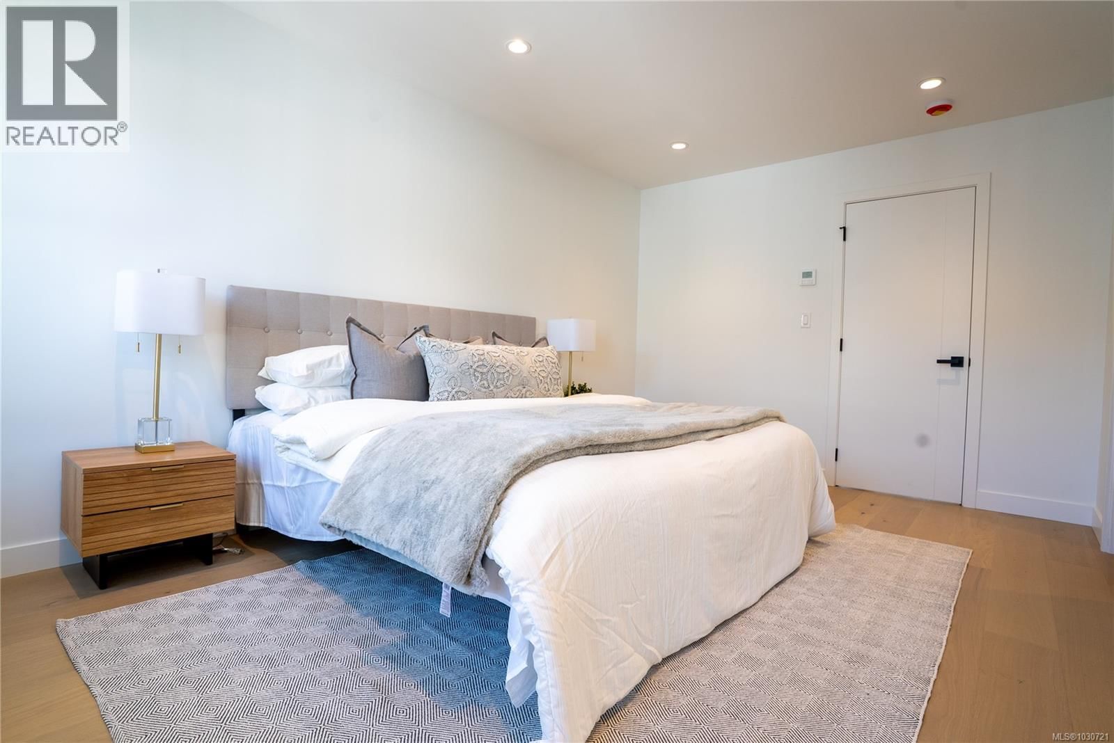 U4 - 3907 CEDAR HILL ROAD Image 13