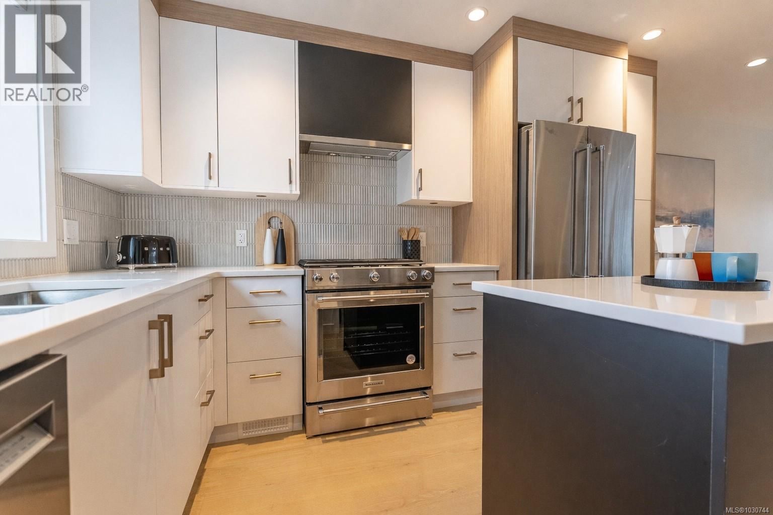 U8 - 3907 CEDAR HILL ROAD Image 10