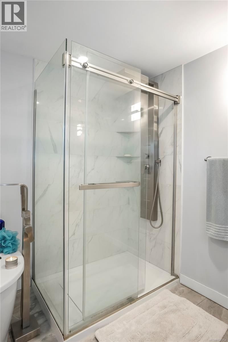 1709 MCRAE AVENUE Image 20