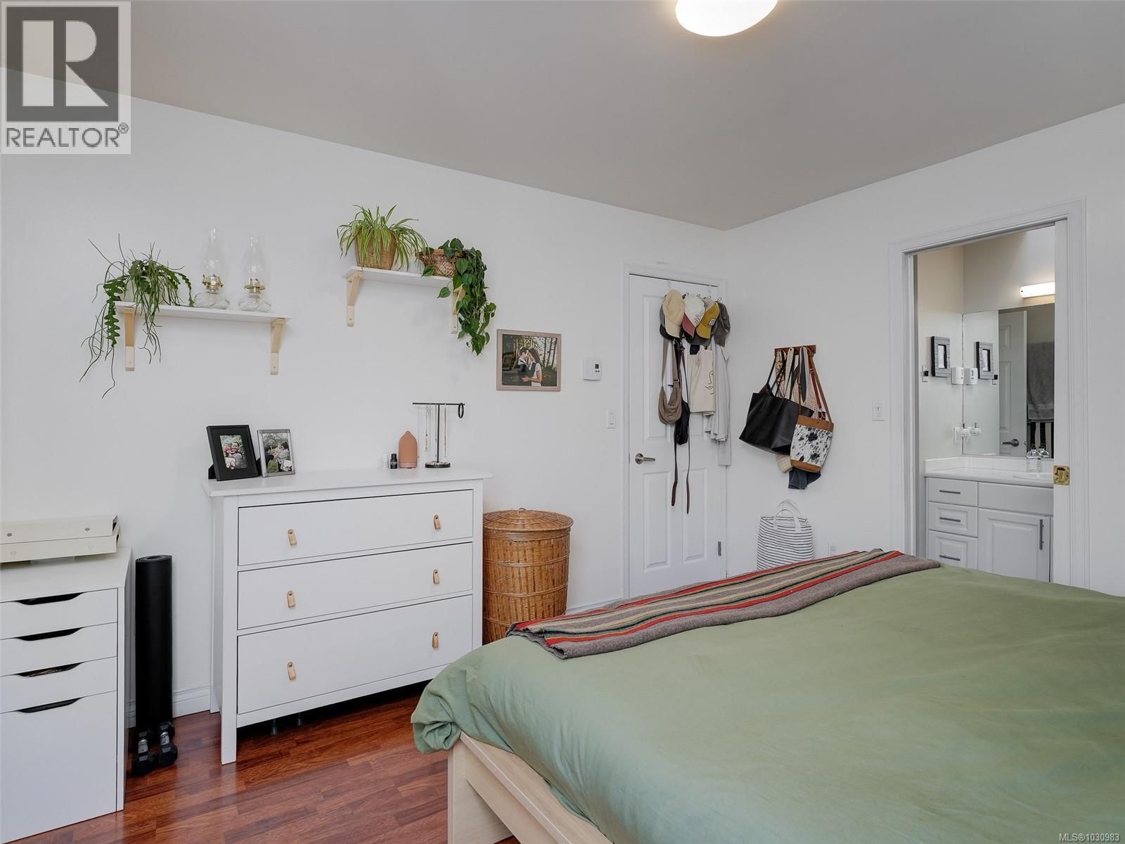 621 PINE STREET Image 11