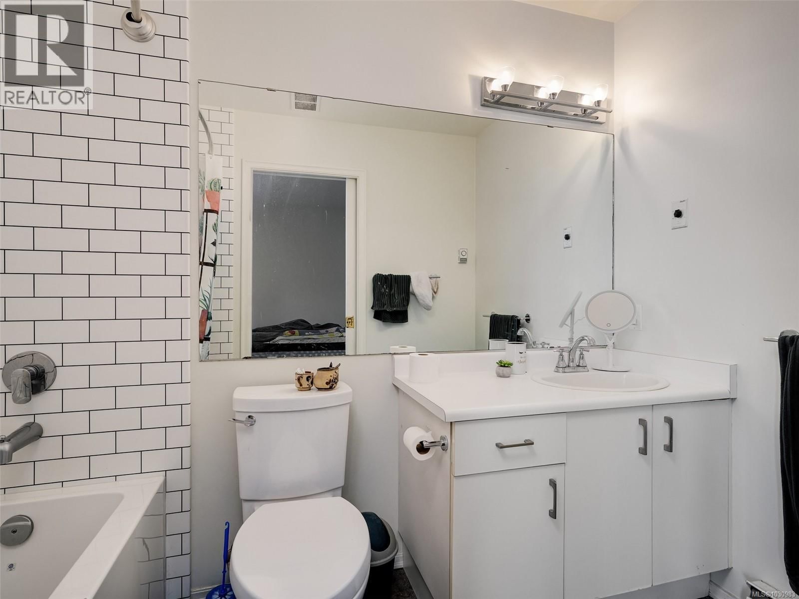 621 PINE STREET Image 18