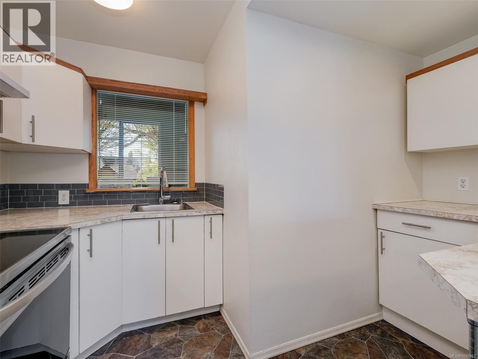 621 PINE STREET Image 21