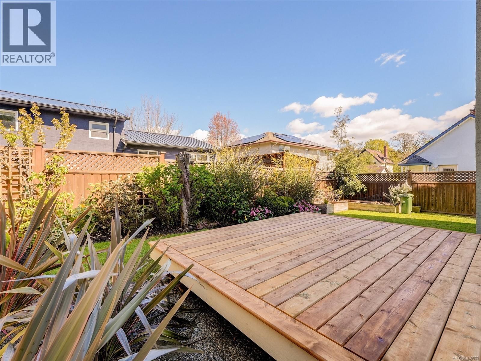 621 PINE STREET Image 26