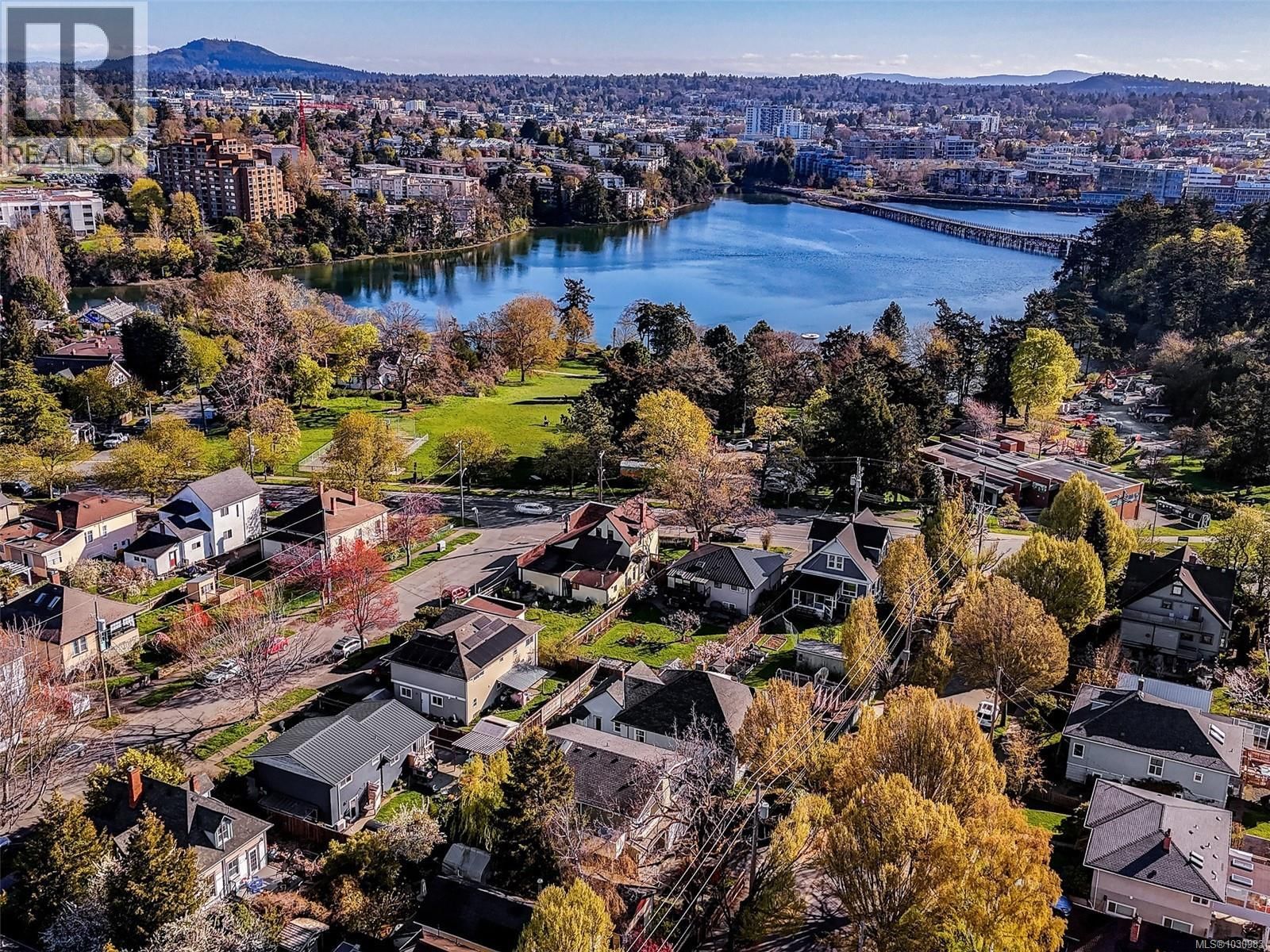 621 PINE STREET Image 32