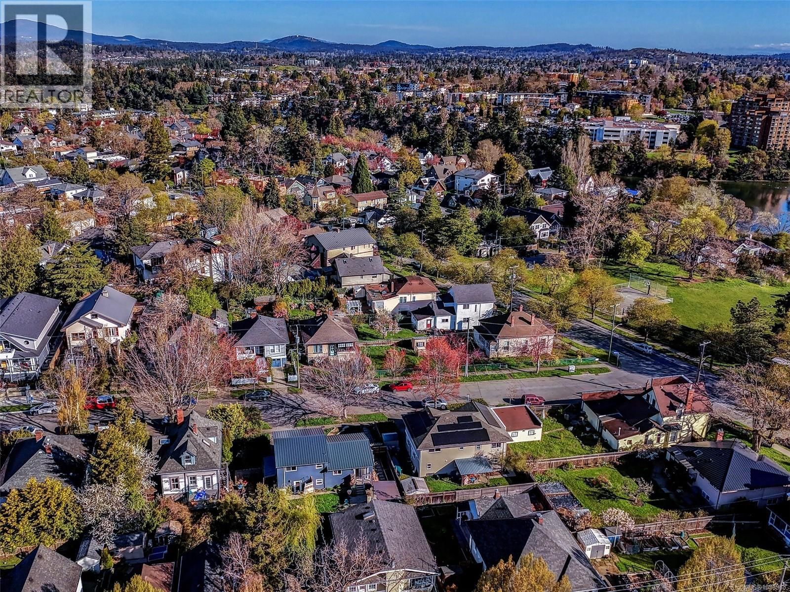 621 PINE STREET Image 35