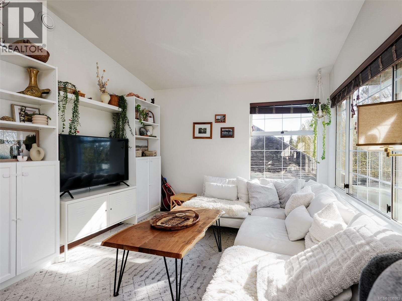 621 PINE STREET Image 4