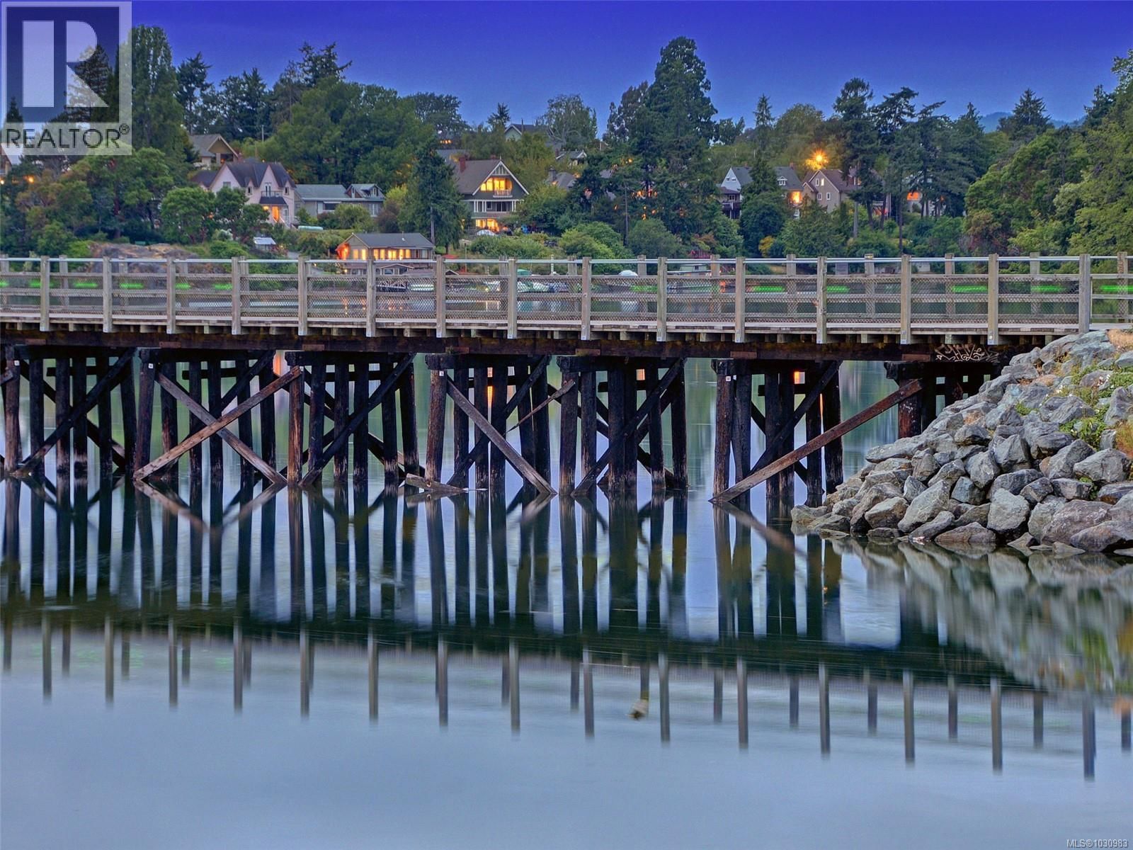 621 PINE STREET Image 40