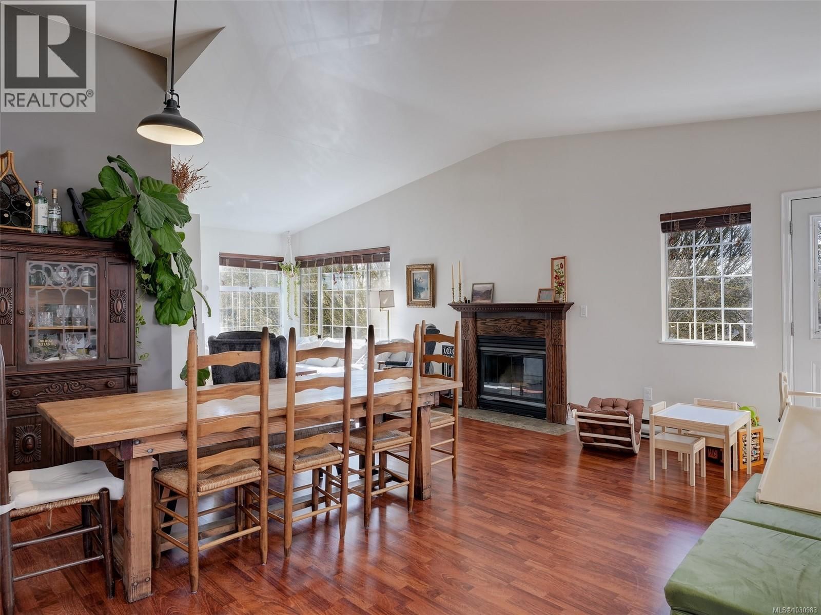 621 PINE STREET Image 6