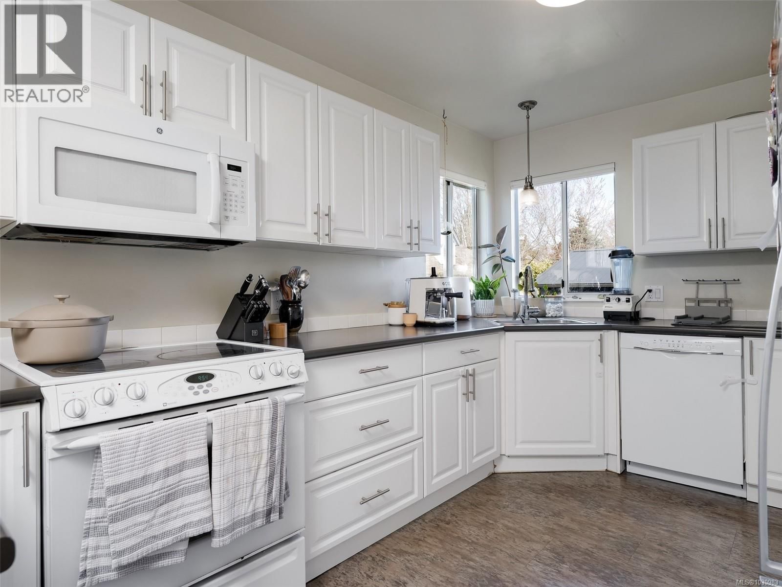 621 PINE STREET Image 8