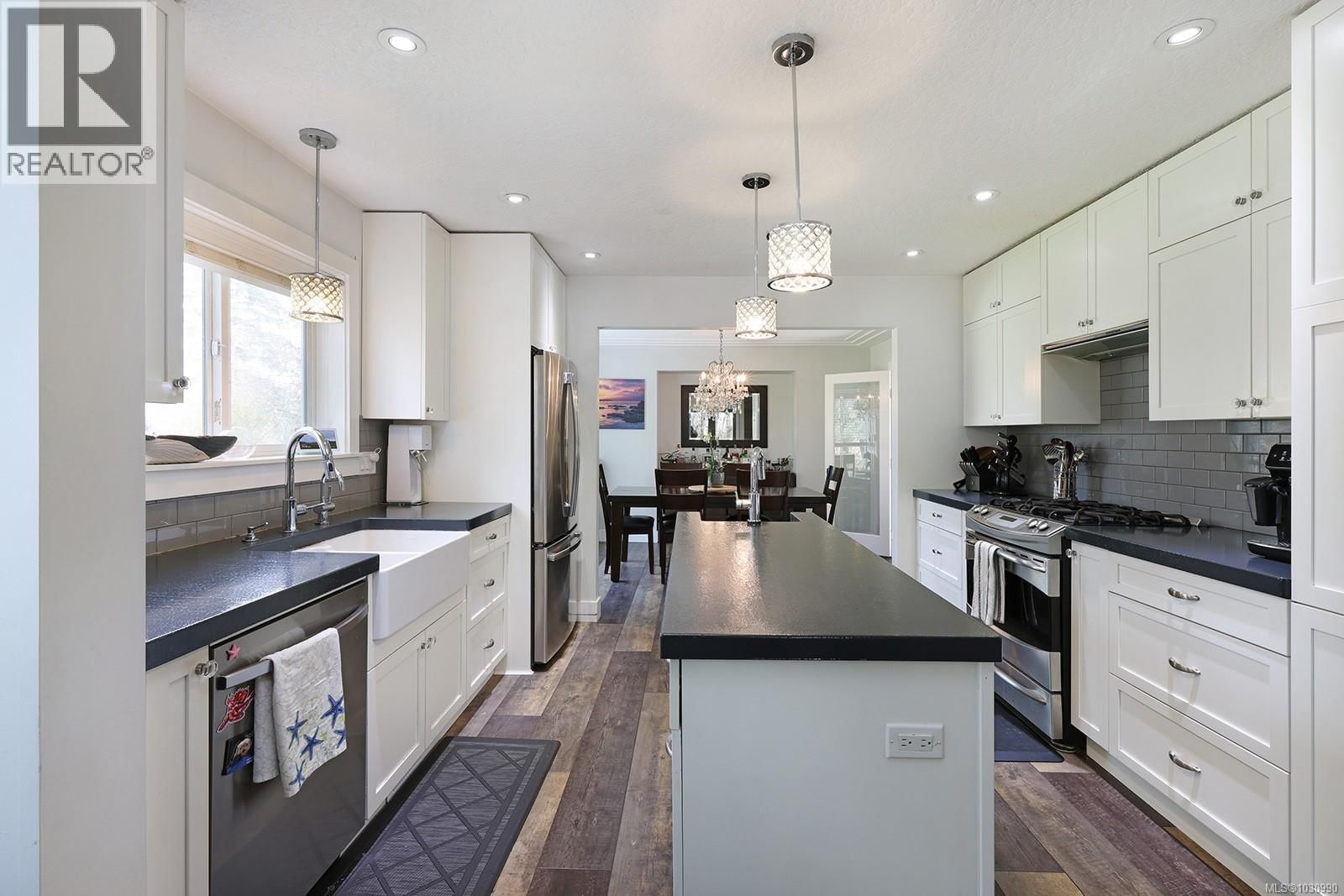 1669 ESSEX PLACE Image 15