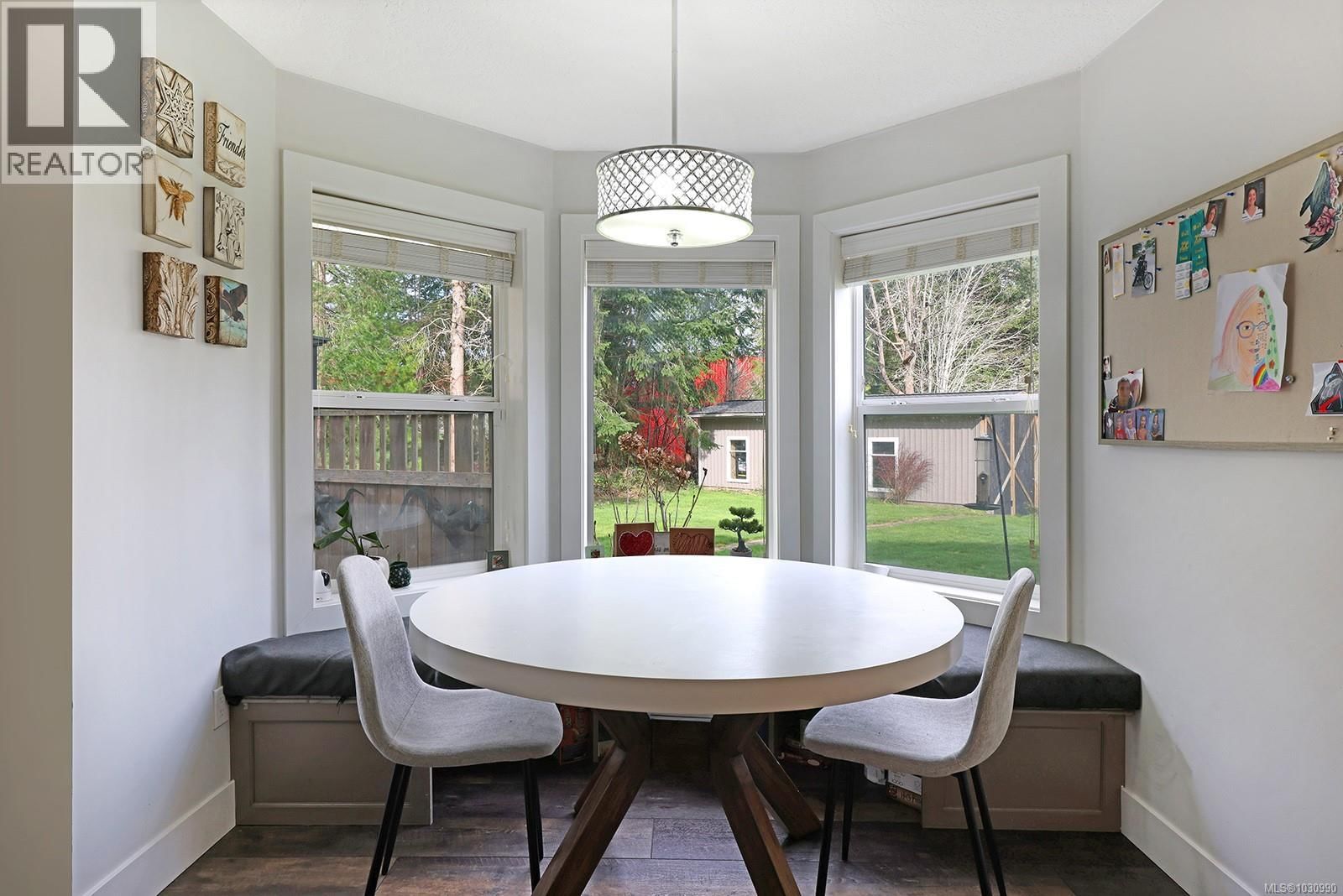 1669 ESSEX PLACE Image 17