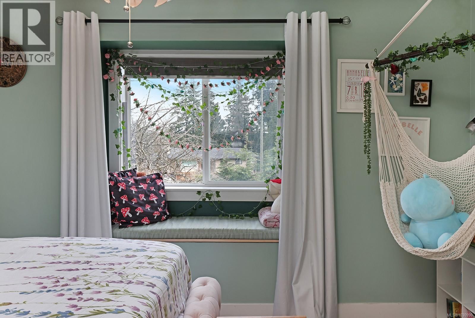 1669 ESSEX PLACE Image 32