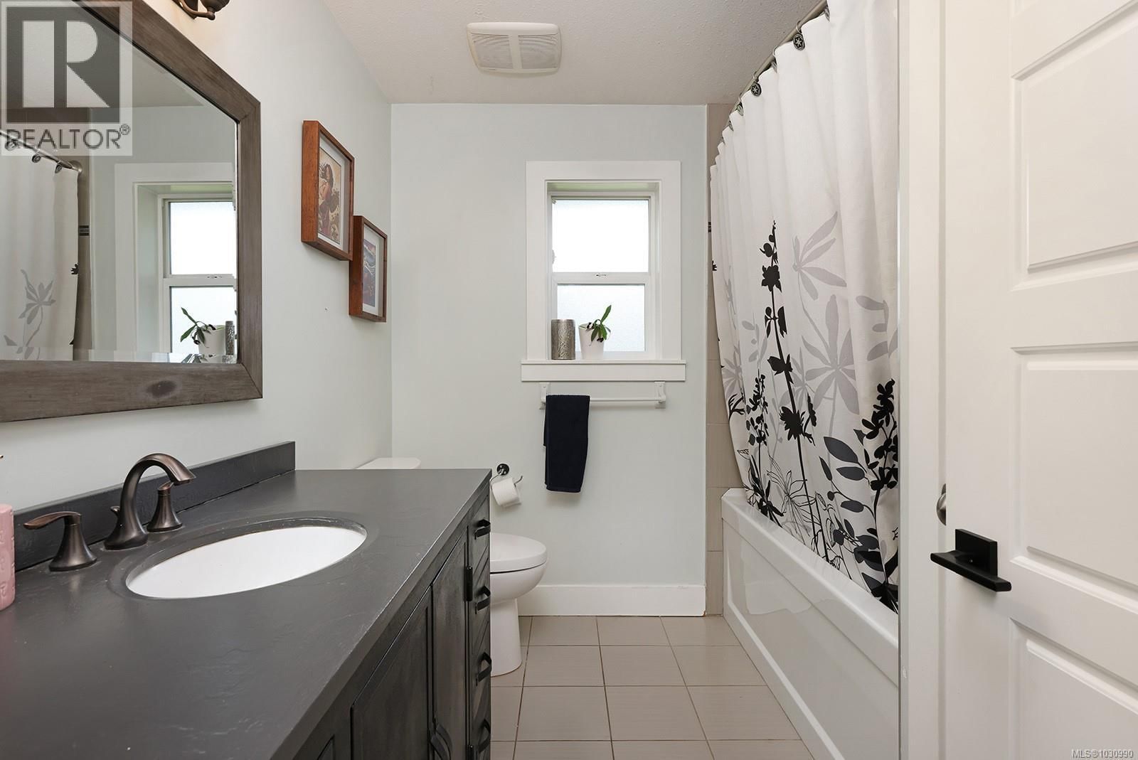 1669 ESSEX PLACE Image 35