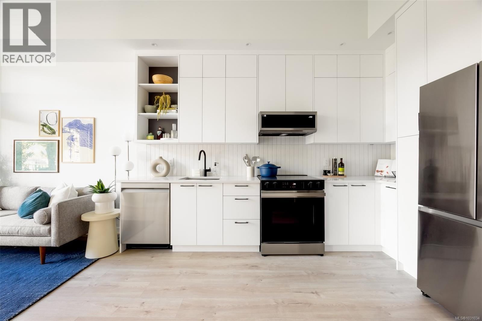 201 - 1075 TILLICUM ROAD Image 1