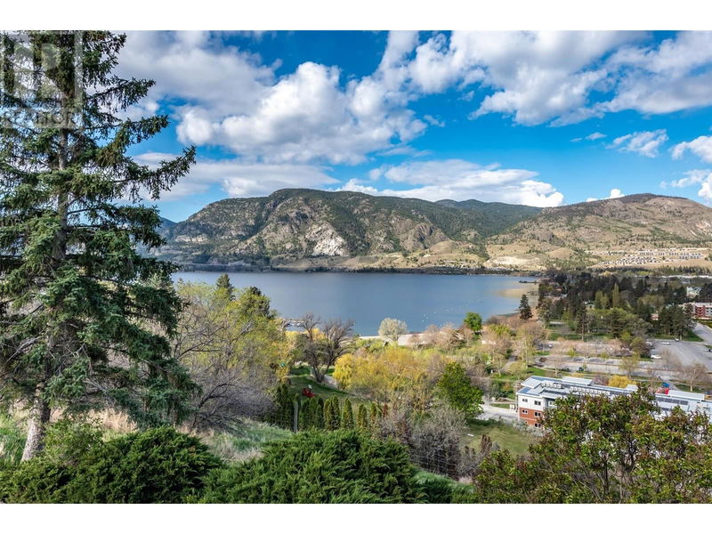 105 Spruce Road, Penticton, British Columbia (MLS 10310560)