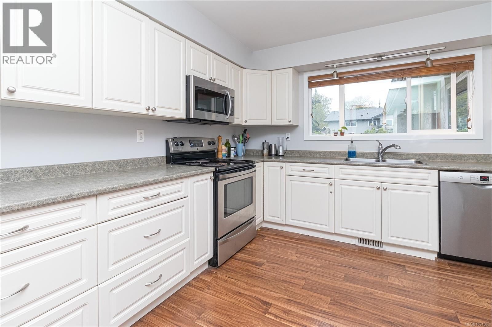 1512 MCRAE AVENUE Image 10