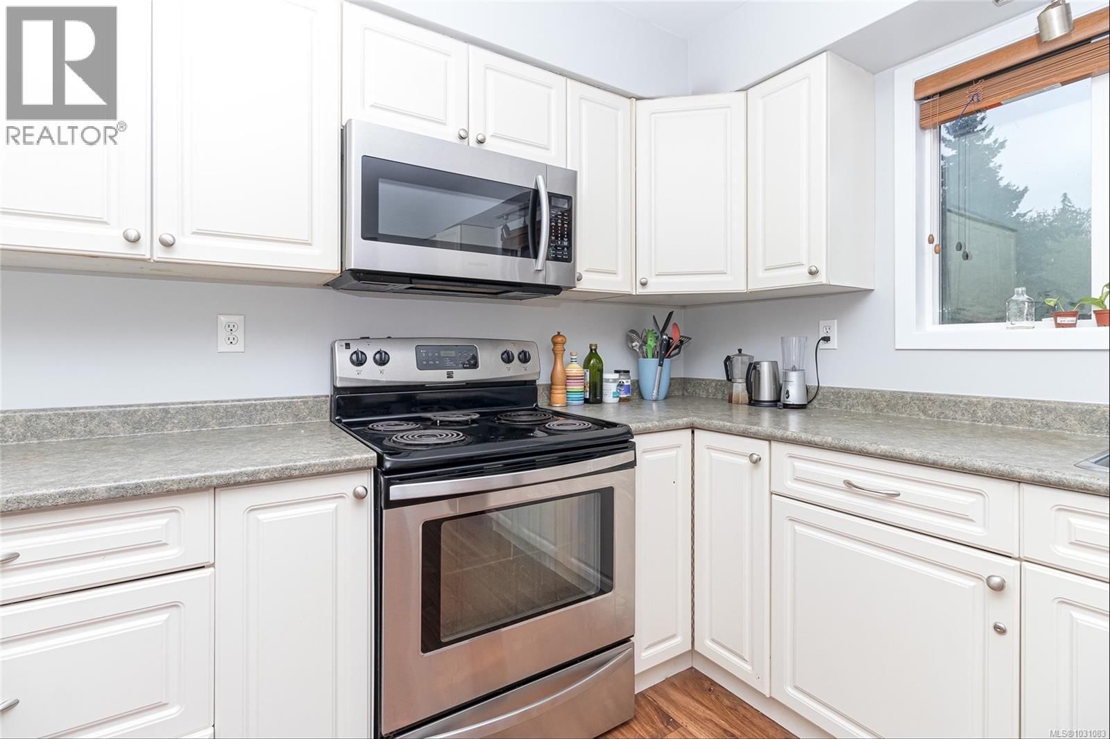 1512 MCRAE AVENUE Image 11